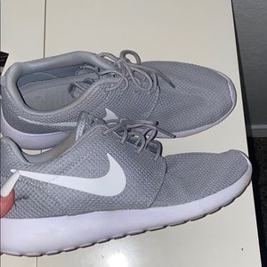 Nike Roshe Grey Shoes